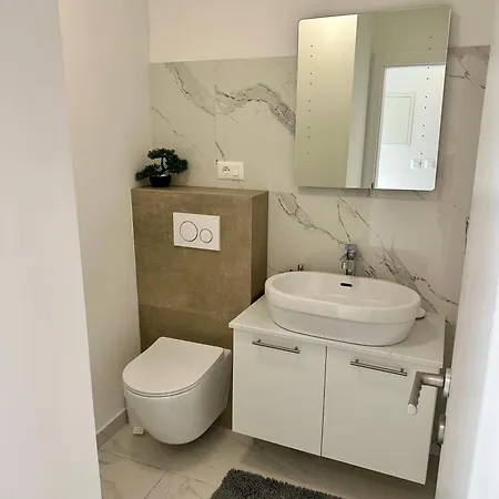 Modern With Jacuzzi Lägenhet