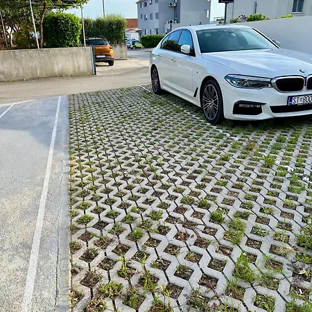 Lägenhet Modern With Jacuzzi Kaštela