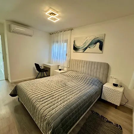 Modern With Jacuzzi * Каштела