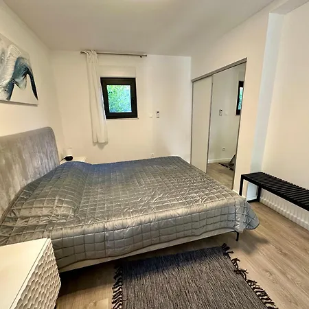 Modern With Jacuzzi *