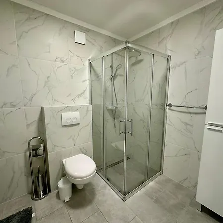 Modern With Jacuzzi Апартаменты *