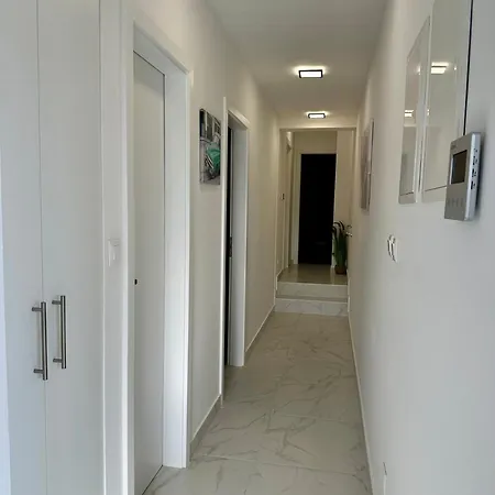 Modern With Jacuzzi Апартаменты