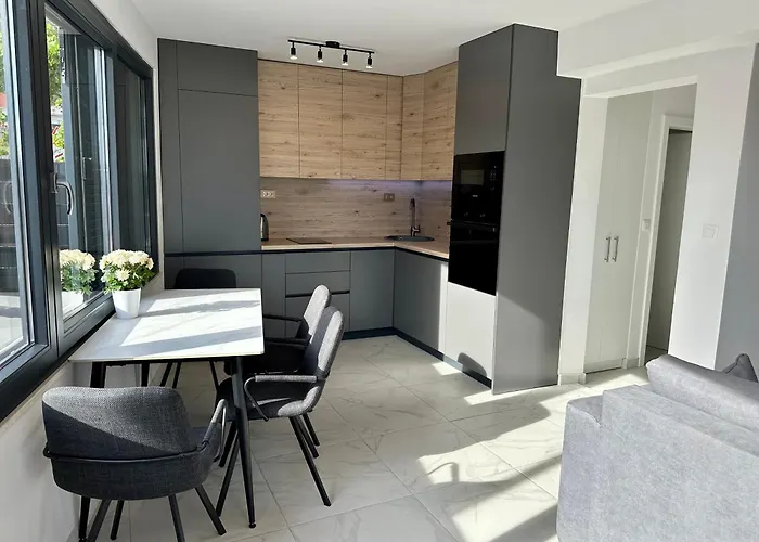 Modern With Jacuzzi דירה Kaštela