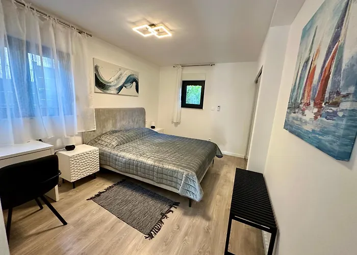 Modern With Jacuzzi Kaštela