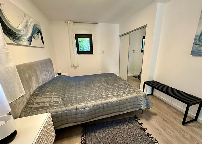 Modern With Jacuzzi *