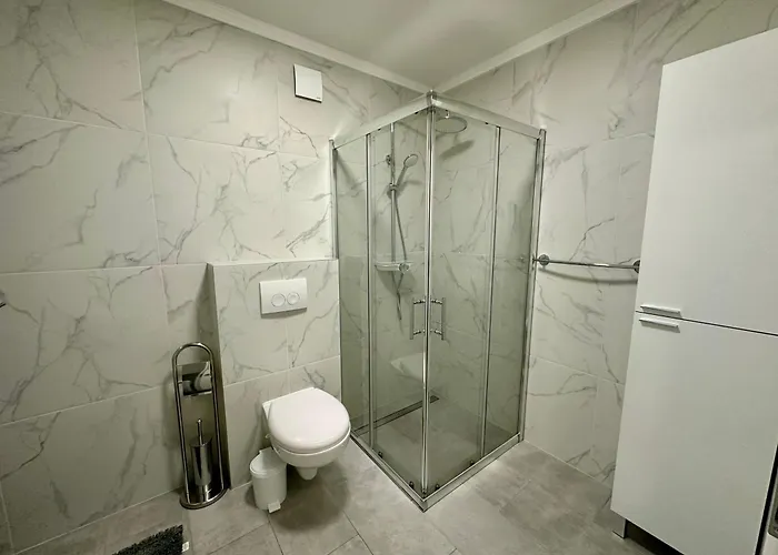 Modern With Jacuzzi דירה *