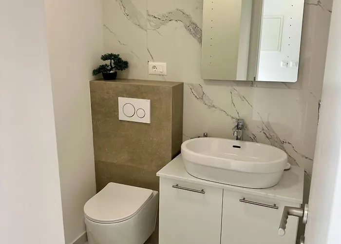 Modern With Jacuzzi דירה