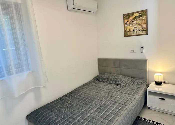 Modern With Jacuzzi דירה Kaštela