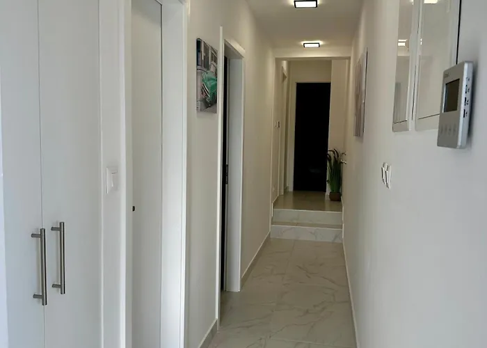 Modern With Jacuzzi דירה