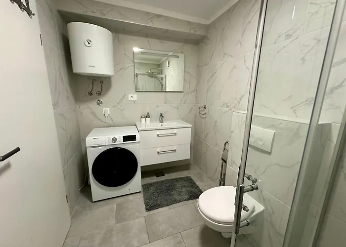 Modern With Jacuzzi Kaštela