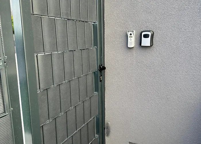 דירה Modern With Jacuzzi *