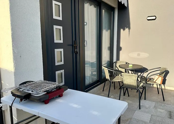 Modern With Jacuzzi דירה *